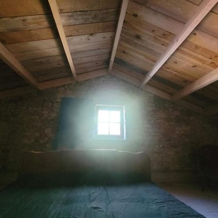 Nuit Insolite, Chambre Au Dessus D'Une Etable La Chapelle-Themer Extérieur photo