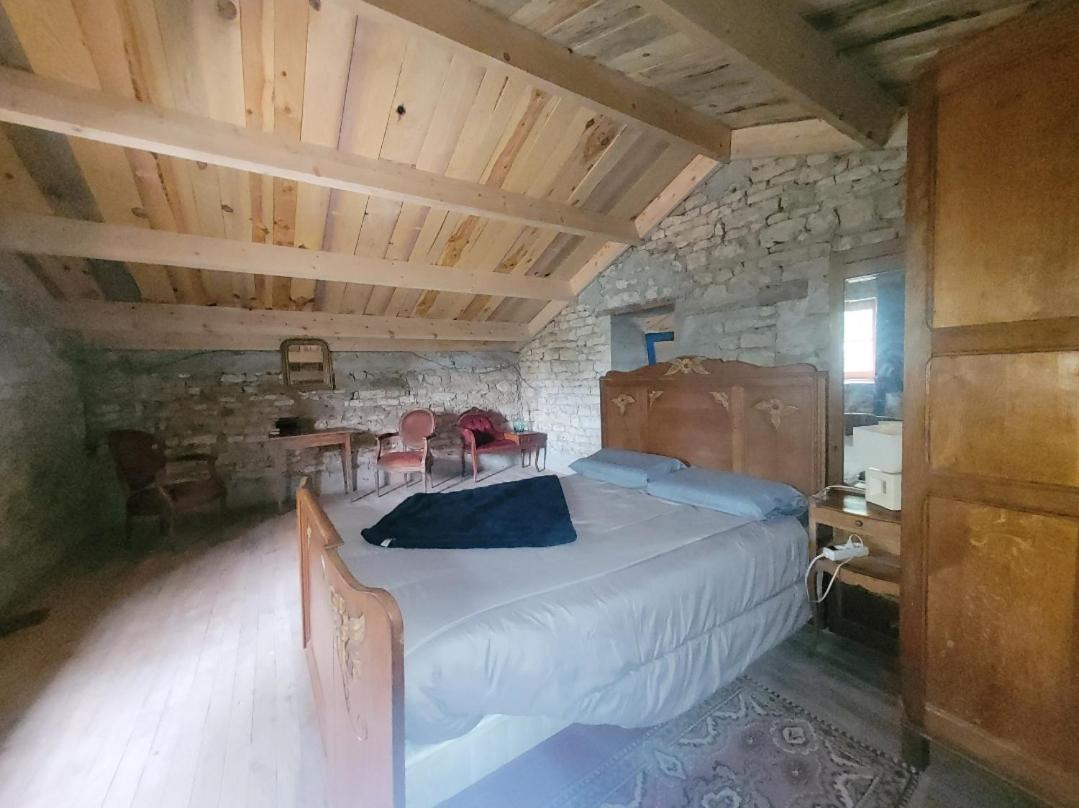 Nuit Insolite, Chambre Au Dessus D'Une Etable La Chapelle-Themer Extérieur photo