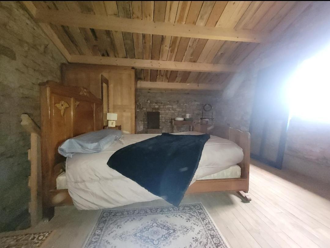 Nuit Insolite, Chambre Au Dessus D'Une Etable La Chapelle-Themer Extérieur photo