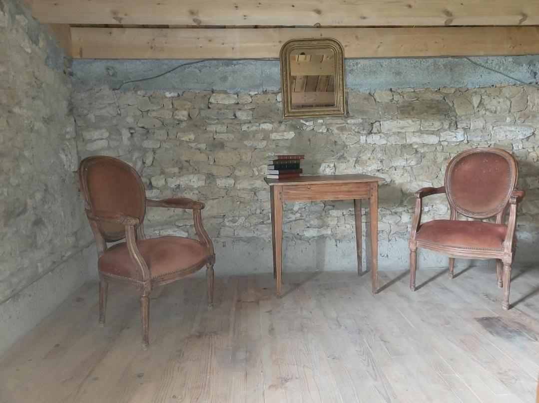 Nuit Insolite, Chambre Au Dessus D'Une Etable La Chapelle-Themer Extérieur photo