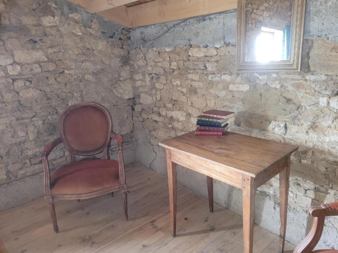 Nuit Insolite, Chambre Au Dessus D'Une Etable La Chapelle-Themer Extérieur photo