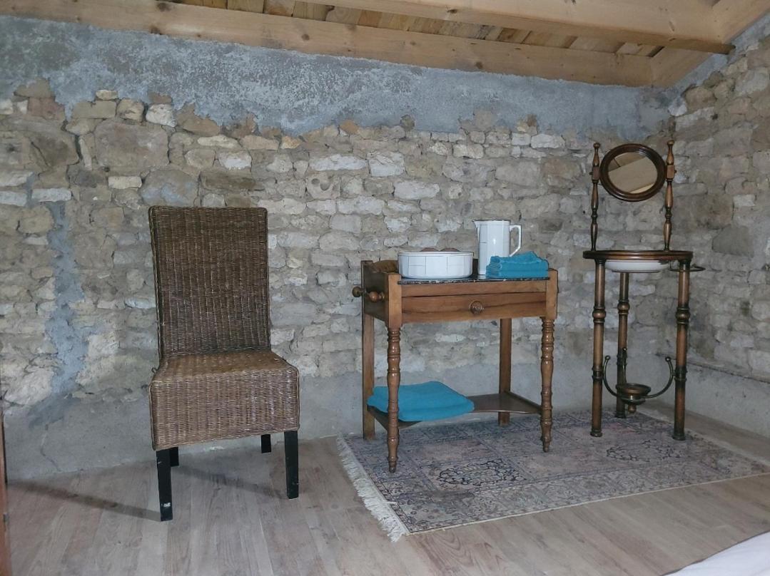 Nuit Insolite, Chambre Au Dessus D'Une Etable La Chapelle-Themer Extérieur photo